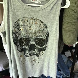 Grey skulls muscle tee💀